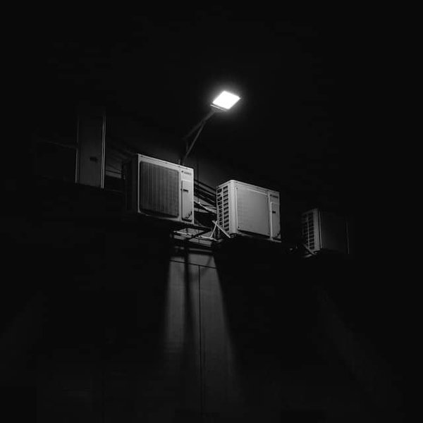 Quelles sont les étapes pour installer un éclairage extérieur solaire avec détecteur de mouvement ?